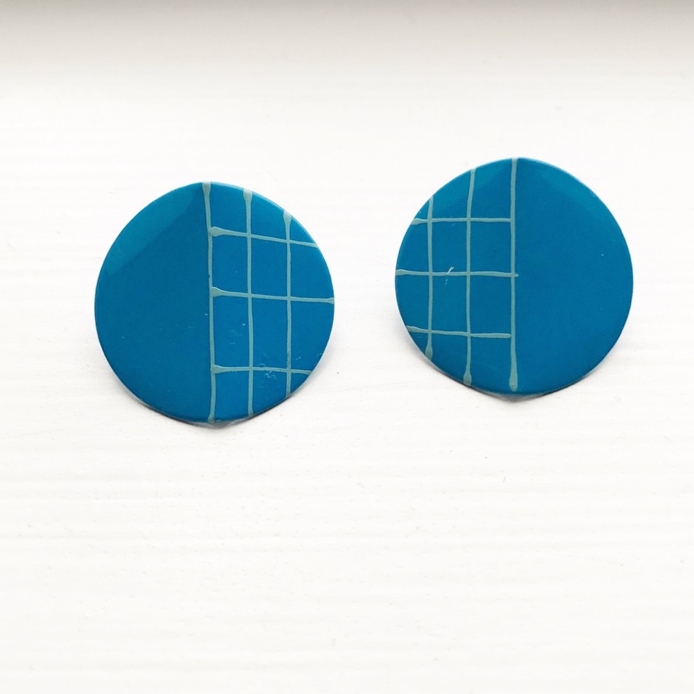 Vintage blue & white geometric disc stud earrings